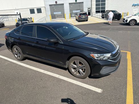 Used 2022 Volkswagen Jetta SE FWD image 2