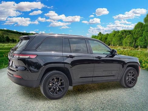Certified 2024 Jeep Grand Cherokee Altitude RWD image 6