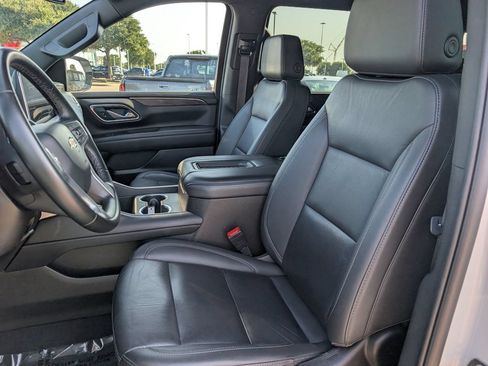 Used 2024 Chevrolet Suburban LT RWD image 23