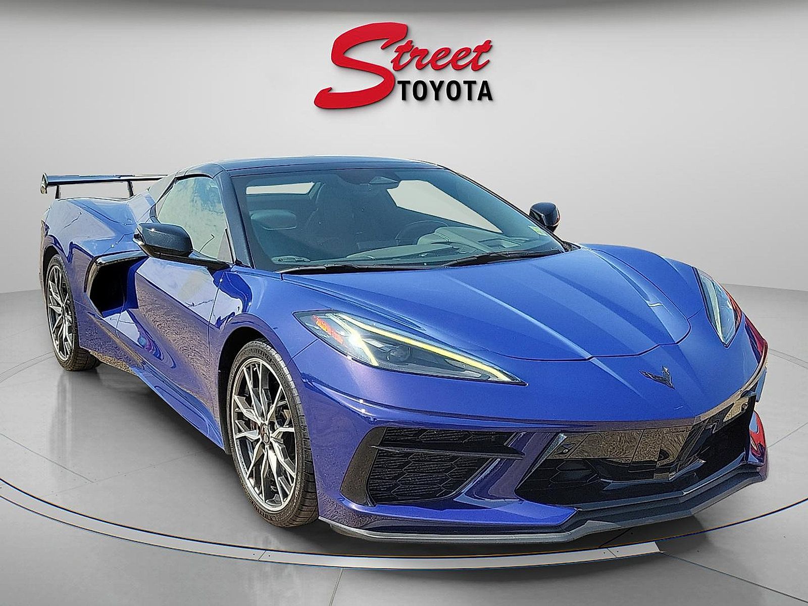 Used 2025 Chevrolet Corvette Stingray Preferred Conv w/ Z51 Performance Package RWD image 5