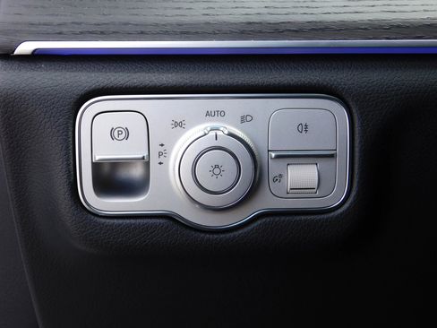 Used 2020 Mercedes-Benz GLE 350 GLE 350 4MATIC Sport Utility 4 w/ Premium Package image 29