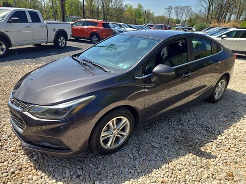 Used 2017 Chevrolet Cruze LT w/ Convenience Package image 3