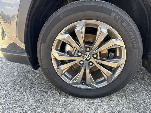 Used 2025 Toyota RAV4 XLE Premium image 12