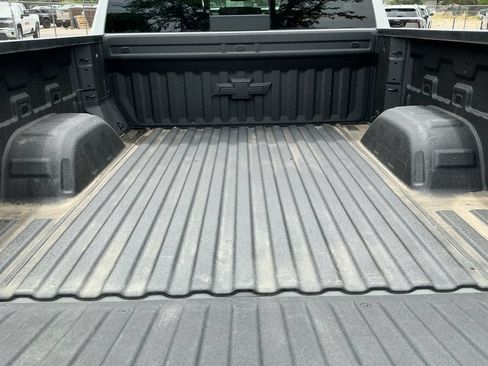 Used 2025 Chevrolet Silverado 1500 High Country w/ Technology Package AWD/4WD image 17