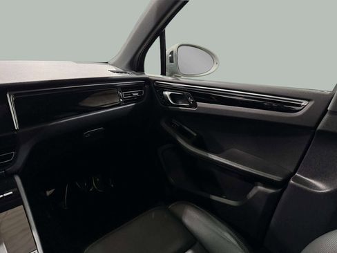 Used 2024 Porsche Macan image 22