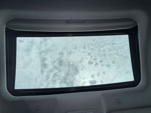 Used 2025 Toyota Highlander XLE FWD image 24