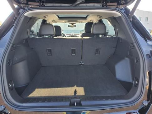 Used 2023 Chevrolet Equinox Premier image 9