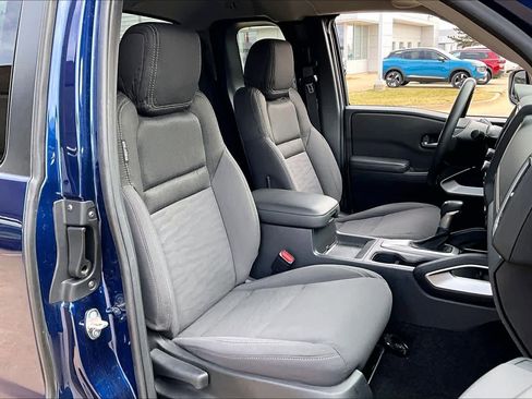 Used 2022 Nissan Frontier SV w/ Technology Package image 7