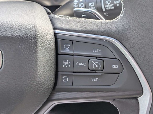 New 2027 Jeep Grand Cherokee Laredo RWD image 25