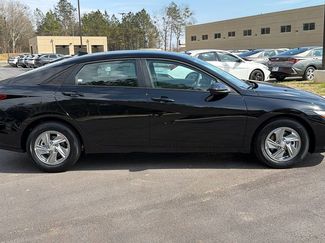 New 2026 Hyundai Elantra SE video 4