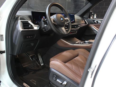 Used 2025 BMW X5 xDrive40i w/ M Sport Package image 34