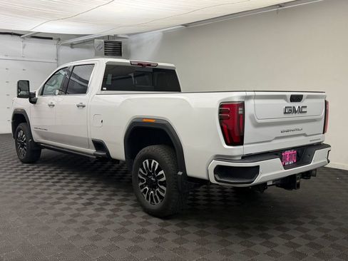 Used 2024 GMC Sierra 3500 Denali Ultimate AWD/4WD image 3