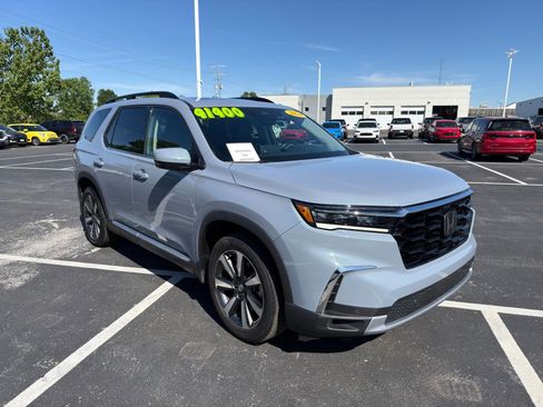 Used 2024 Honda Pilot Touring image 8
