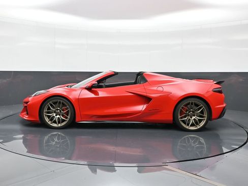 Used 2025 Chevrolet Corvette Z06 RWD image 3