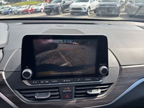 Used 2025 Nissan Altima 2.5 SV FWD image 20