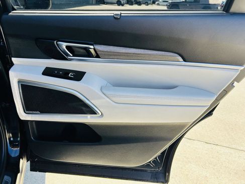 Used 2022 Kia Telluride SX w/ SX Prestige Package image 39