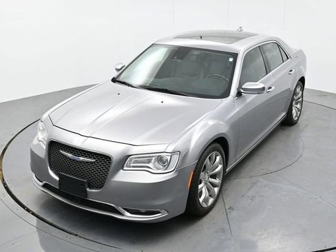 Used 2018 Chrysler 300 Limited w/ Safetytec Plus Group image 37