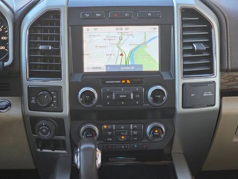 Used 2020 Ford F150 Lariat w/ Equipment Group 502A Luxury image 12