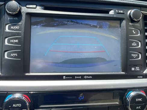 Used 2019 Toyota Highlander XLE AWD/4WD image 20