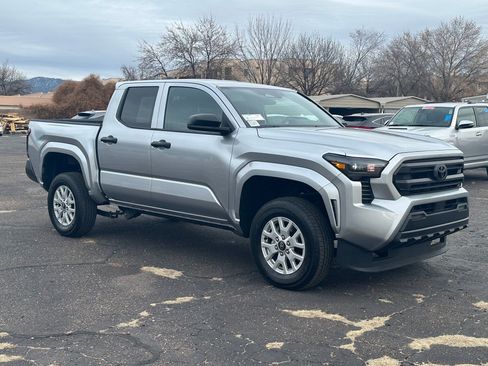 Used 2025 Toyota Tacoma SR image 6