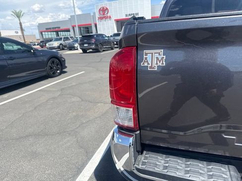 Used 2017 Toyota Tacoma SR5 w/ Tow Package RWD image 6