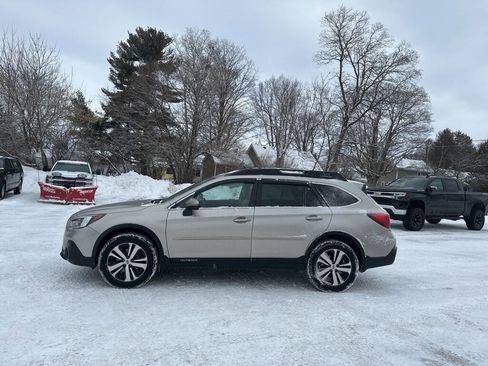 Used 2018 Subaru Outback 2.5i Limited image 3