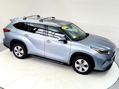 Certified 2021 Toyota Highlander XLE image 19