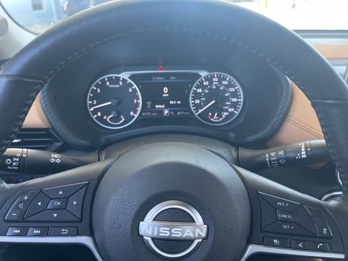 Used 2024 Nissan Sentra SV w/ SV Premium Package image 13