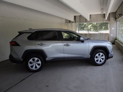Used 2025 Toyota RAV4 LE AWD/4WD image 4
