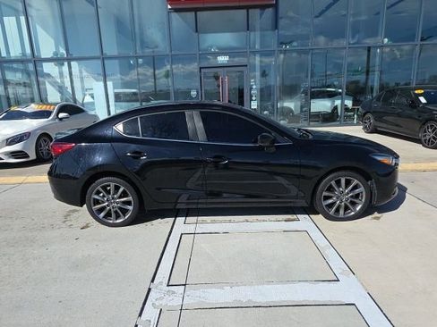Used 2018 MAZDA MAZDA3 Touring image 4
