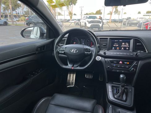 Used 2018 Hyundai Elantra Sport FWD image 17