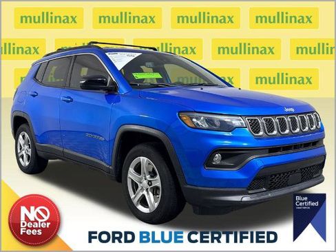 Used 2023 Jeep Compass Latitude w/ Convenience Group AWD/4WD image 1