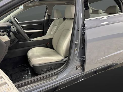 Used 2025 Hyundai Sonata Limited image 4