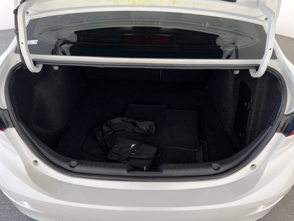 Used 2014 MAZDA MAZDA3 i Touring w/ Technology Package FWD image 24