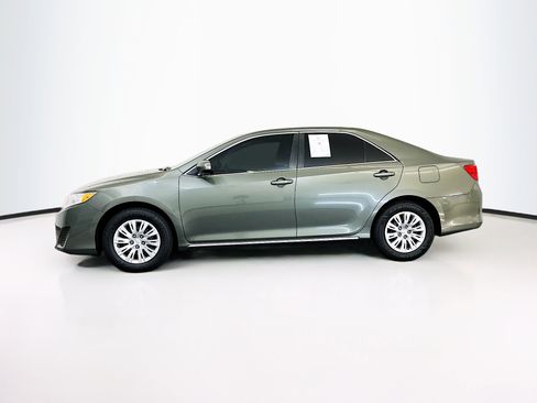 Used 2014 Toyota Camry LE image 4