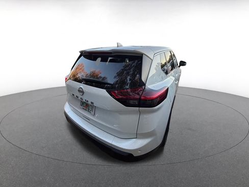 Used 2025 Nissan Rogue SV image 6