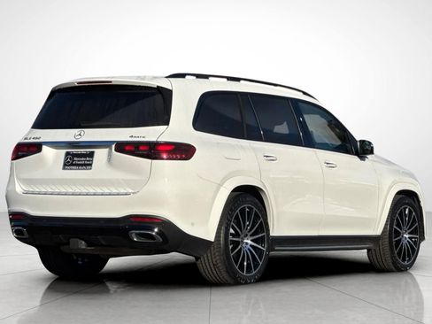 Used 2024 Mercedes-Benz GLS 450 4MATIC image 3