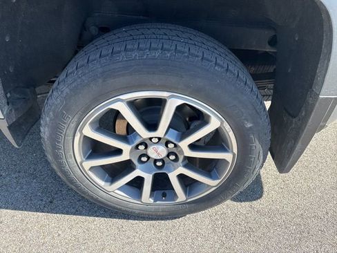 Used 2021 GMC Canyon Denali image 9