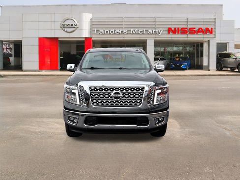 Used 2019 Nissan Titan SL image 8