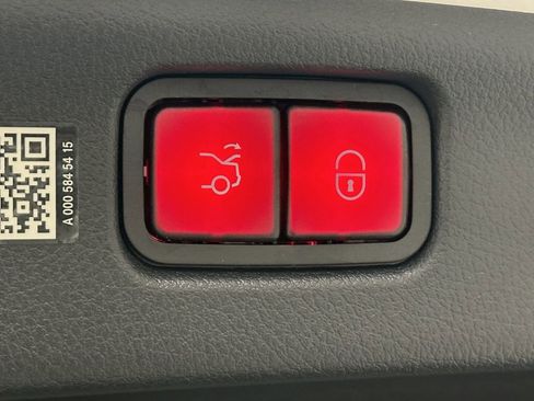 Certified 2025 Mercedes-Benz C 300 Sedan image 21