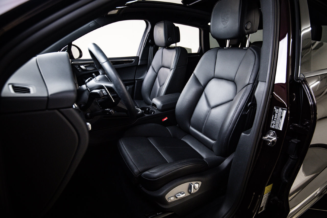 Certified 2026 Porsche Macan AWD/4WD image 5