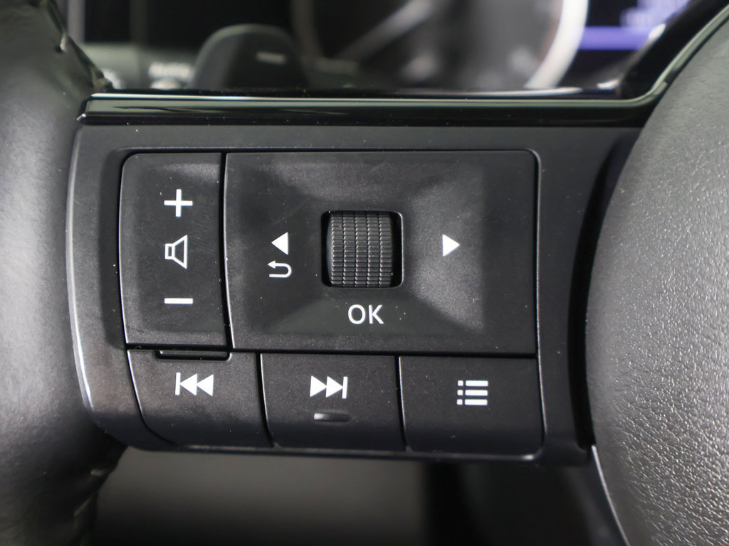 Used 2024 Nissan Pathfinder SL AWD/4WD image 46