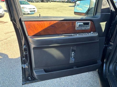 Used 2014 Lincoln Navigator L 4WD image 17