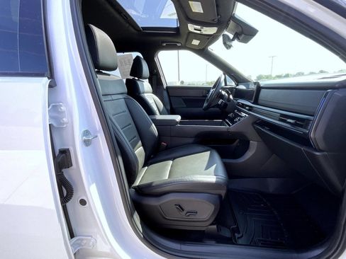 Certified 2025 Hyundai Santa Fe Calligraphy FWD image 16