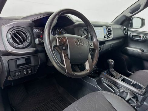 Used 2017 Toyota Tacoma TRD Off-Road w/ Tow Package (A/T) image 9