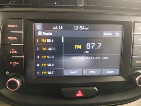 Used 2020 Kia Soul LX FWD image 25