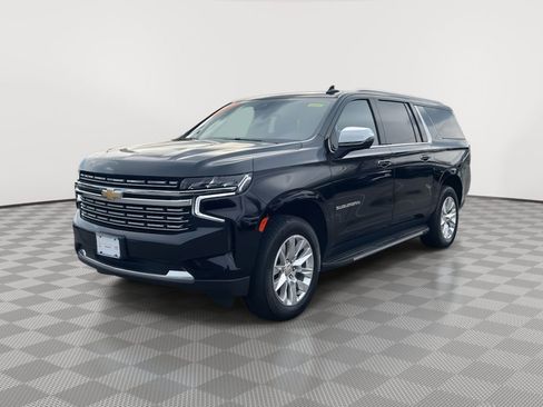 Used 2024 Chevrolet Suburban Premier AWD/4WD image 3