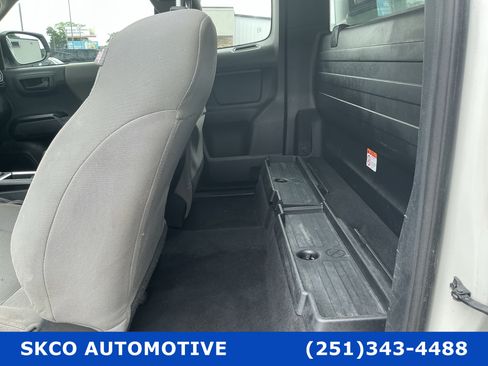 Used 2018 Toyota Tacoma SR RWD image 14