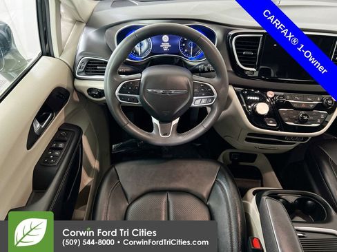 Used 2024 Chrysler Pacifica Touring-L image 26