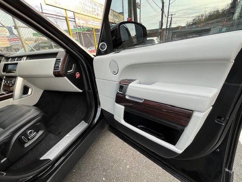 Used 2017 Land Rover Range Rover HSE image 16